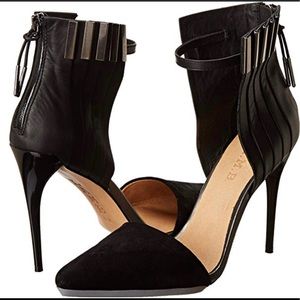 L.A.M.B. sandal composed of 100% leather and suede